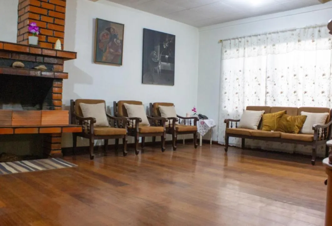 Hermosa Casa, Zona Tranquila,Ubicacion Estrategica Cuenca 0*,