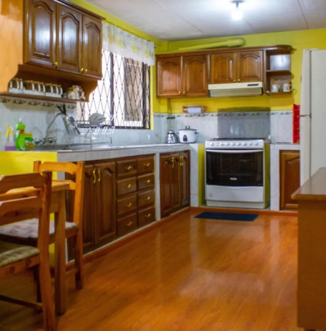 Hermosa Casa, Zona Tranquila,Ubicacion Estrategica Cuenca Ecuador