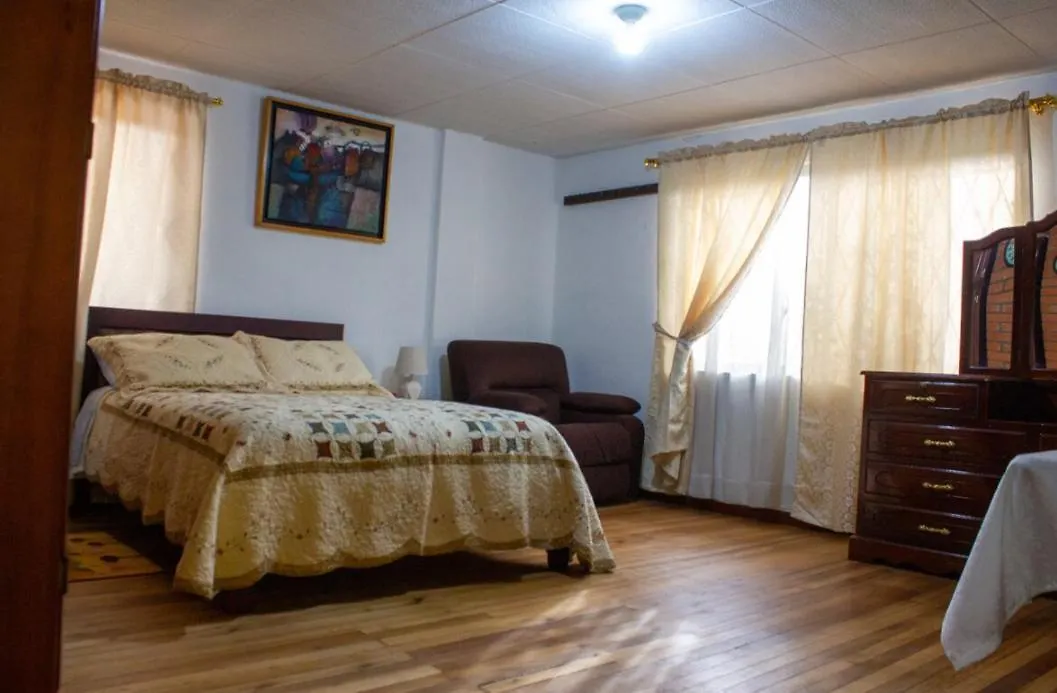 Hermosa Casa, Zona Tranquila,Ubicacion Estrategica Cuenca