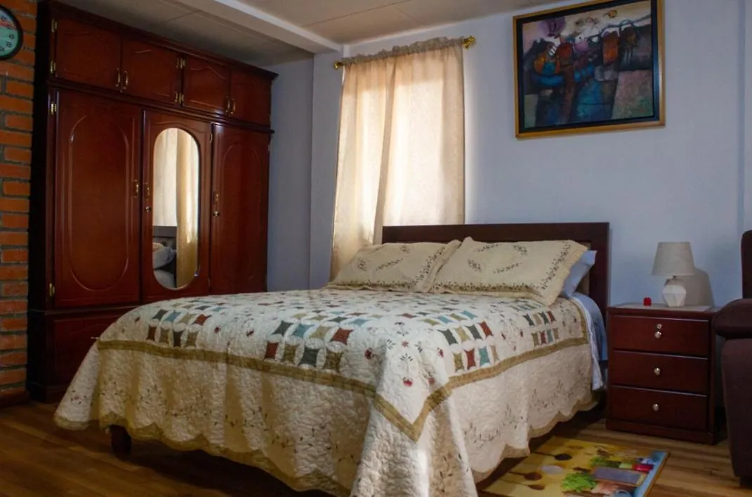 Hermosa Casa, Zona Tranquila,Ubicacion Estrategica Cuenca